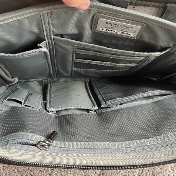 Briggs & Riley Travelware Style# kbc403-4 Black Executive Expandable Briefcase - Picture 12 of 16